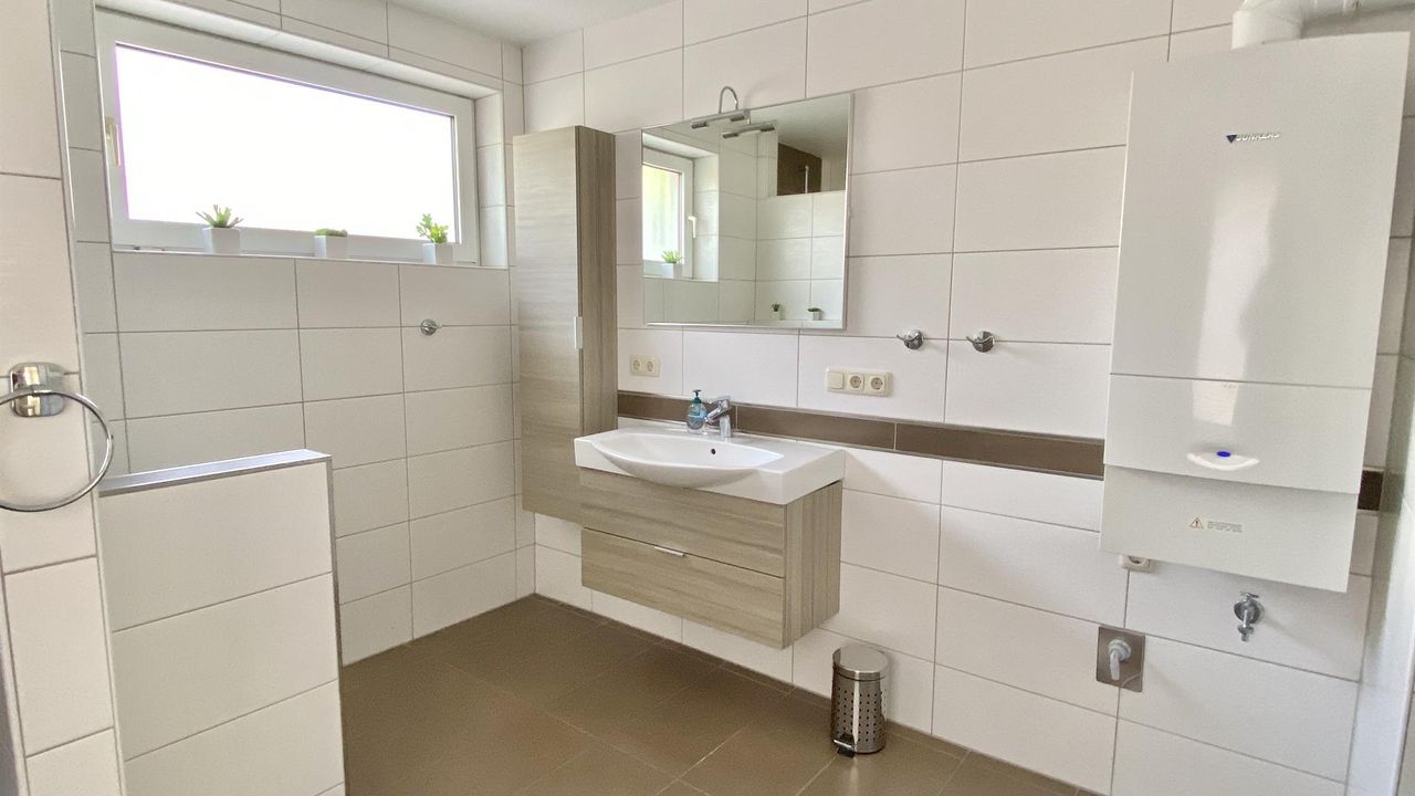 Badezimmer (2) Badezimmer (2)